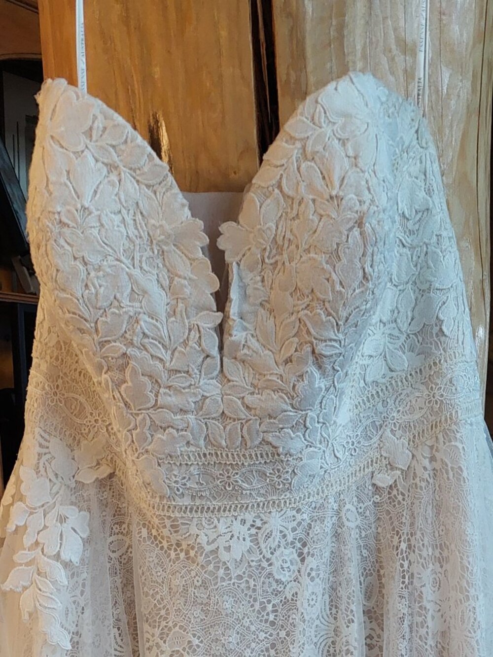 Essense of Australia IVORY 3D flower 2 lace layers Boho Wedding dress size 20 - Picture 6 of 16